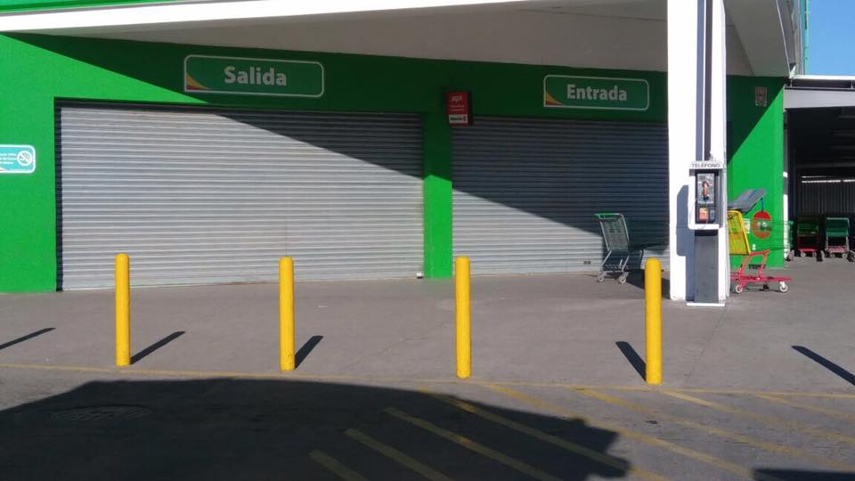 Aurrera bajó cortinas 